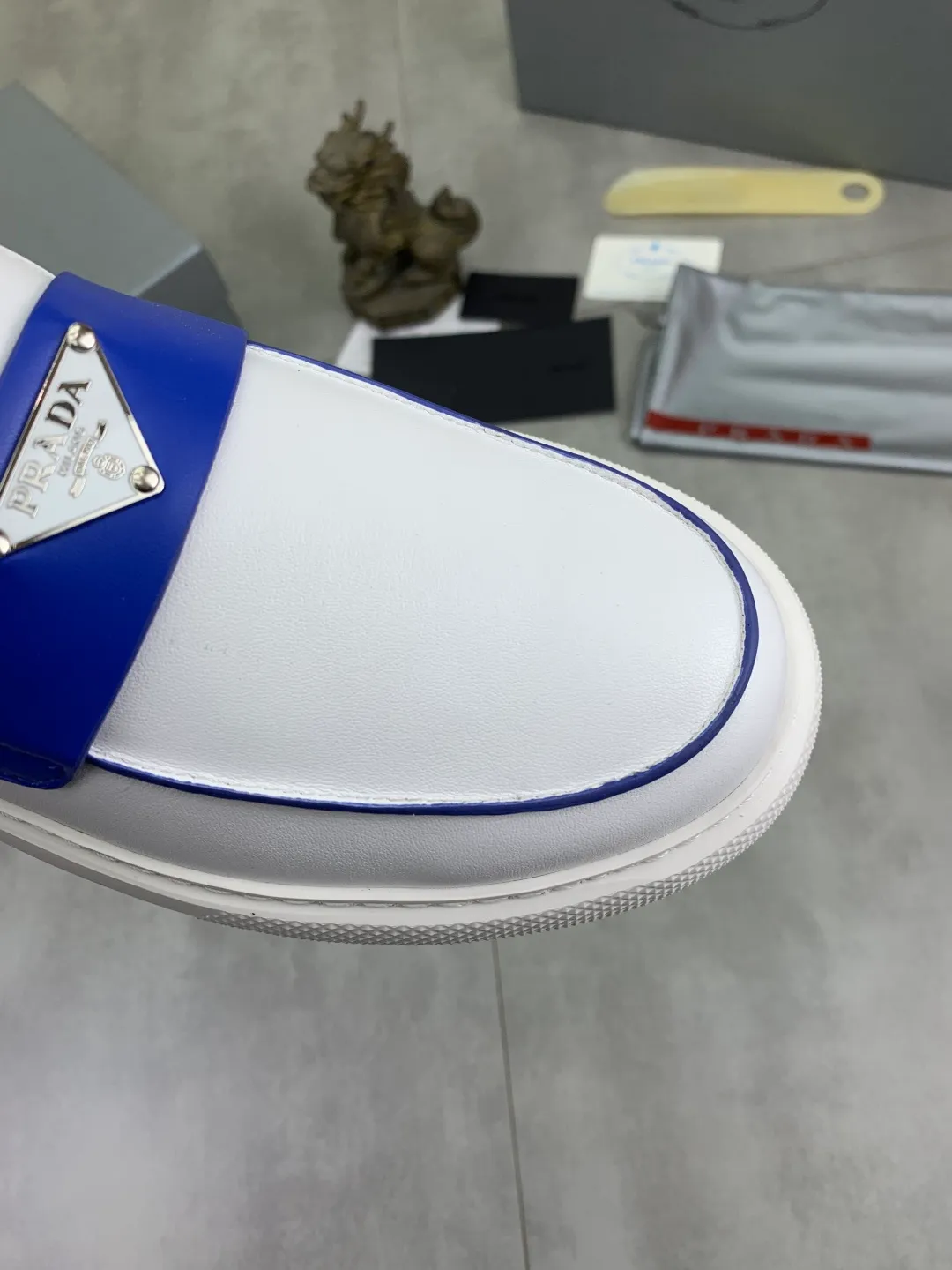 Men's Men's Shoes 💰P560 💰【New Style】 The latest model of high-quality PRADA classic men's shoes has been launched on the official website in 1:1 copy, synchronized in Hong Kong and on the same catwalk; all made of calfskin➕imported cowhide lining, 🍡🍡original rubber outsole, non-slip and wear-resistant; comfortable on the feet, attractive style, fine workmanship, and simple and neat shoe lasts, showing the courage and toughness of men, 👍sizes 38 to 44 (45 can be customized) black and white Blue color🉑️choose